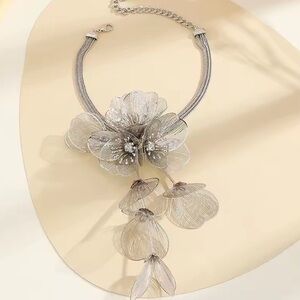 Kate Middleton Famous Cascading Silver Floral Necklace